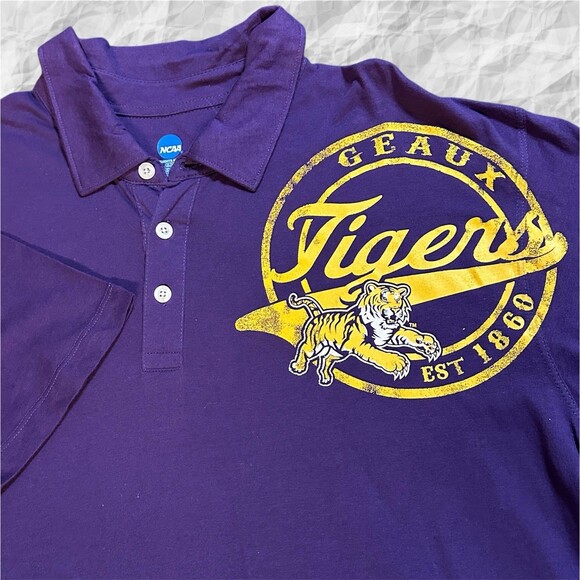 LSU Geaux Tigers Polo Shirt Large Logo Mens XL Purple 00% Cotton NCAA Apparel - Picture 1 of 8